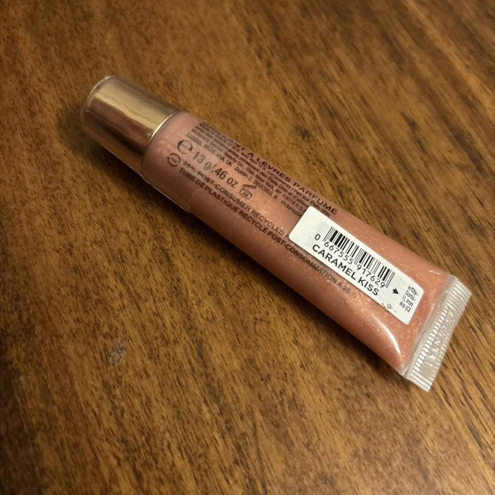 Victoria's Secret Caramel Kiss Flavored Lip Gloss Sealed .46 g